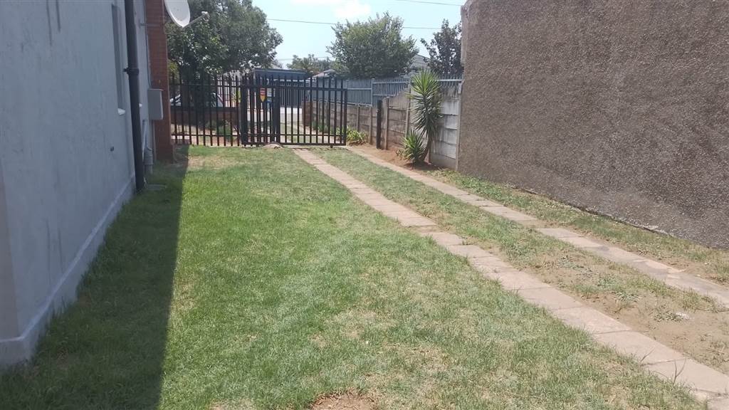3 Bed House in Randfontein Central photo number 4