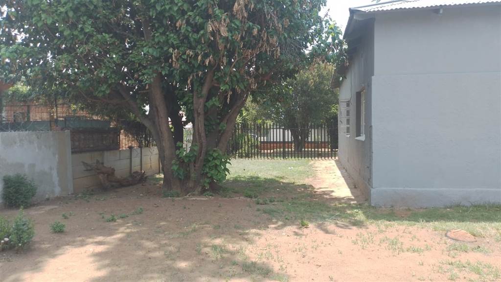 3 Bed House in Randfontein Central photo number 8