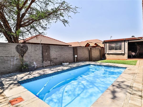 4 Bed House in Waterkloof East