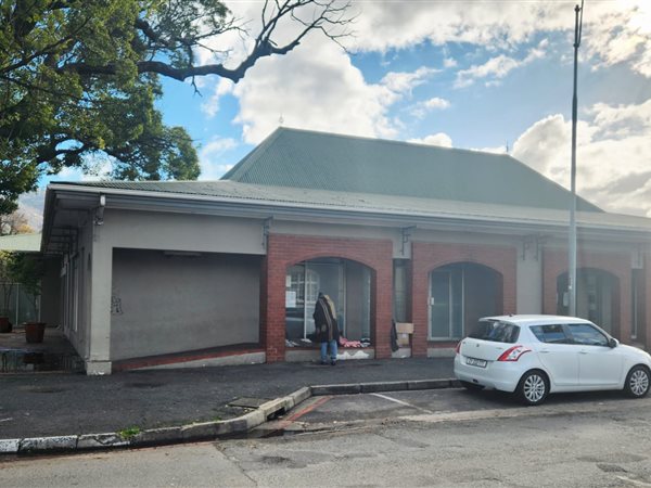 218  m² Commercial space