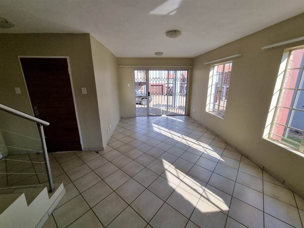 3 Bed Townhouse in Lydenburg photo number 9