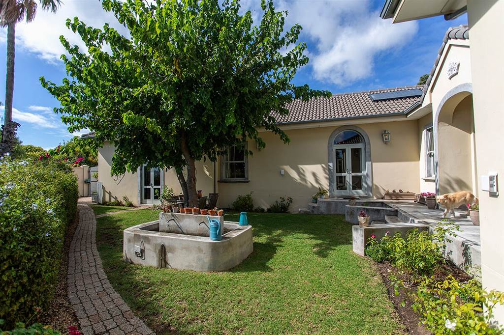 3 Bed House in Durbanville Central photo number 2