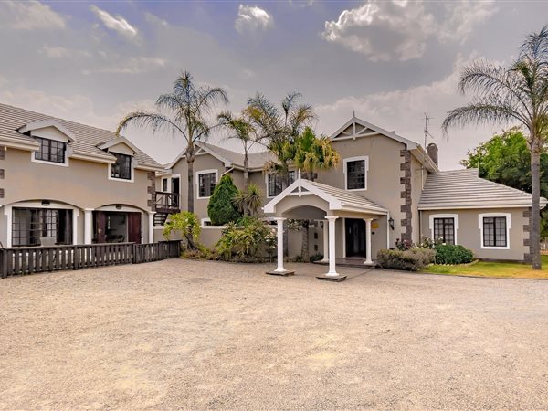 6 Bedroom House 6 Bedroom House
