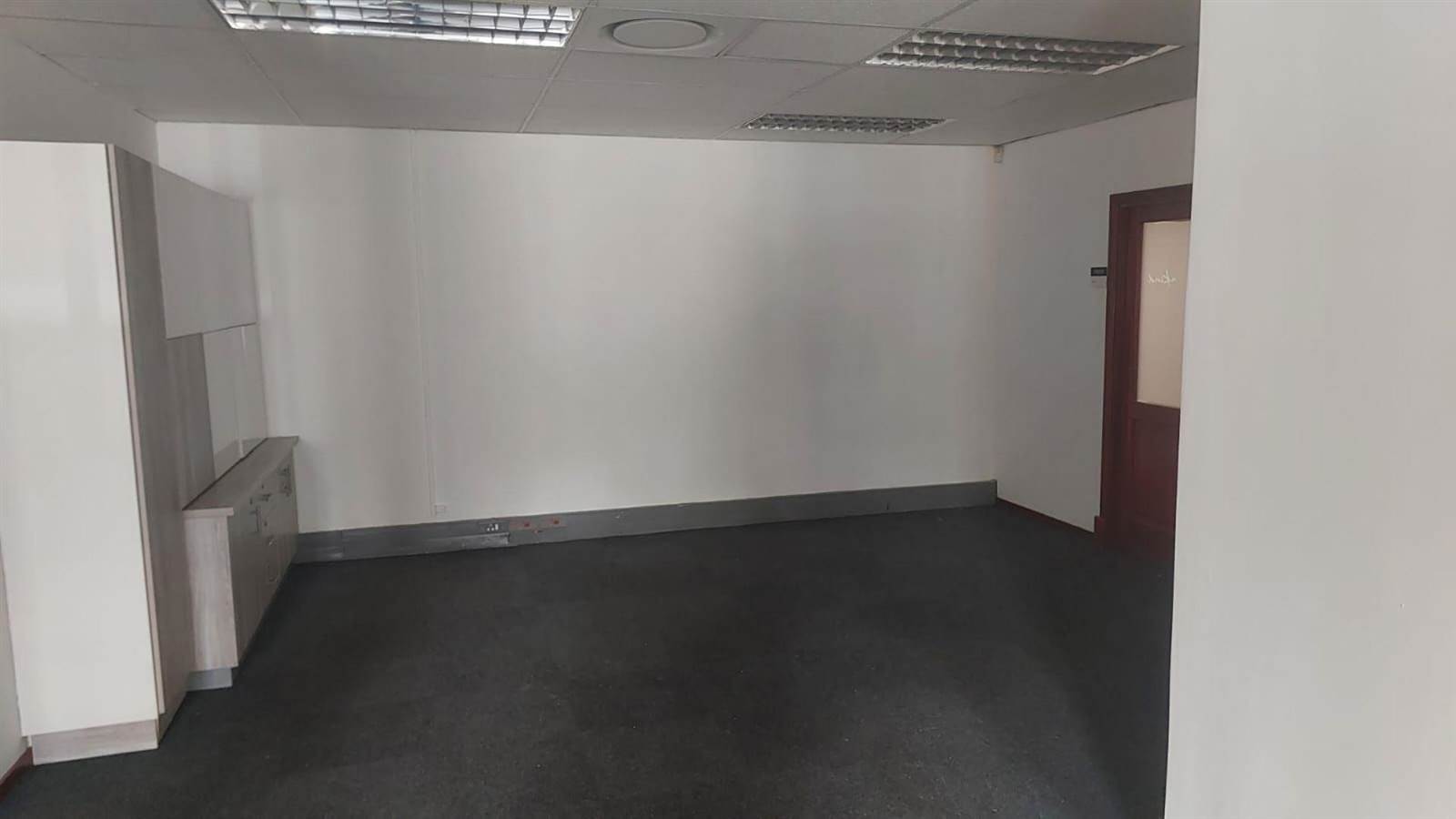 132  m² Commercial space in Bryanston photo number 3