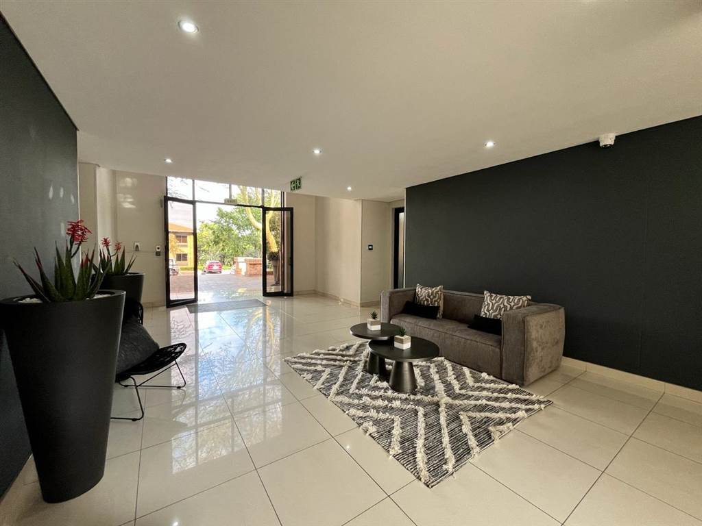 242.2  m² Commercial space in Bryanston photo number 5
