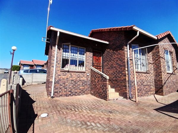3 Bedroom Townhouse 3 Bedroom Townhouse