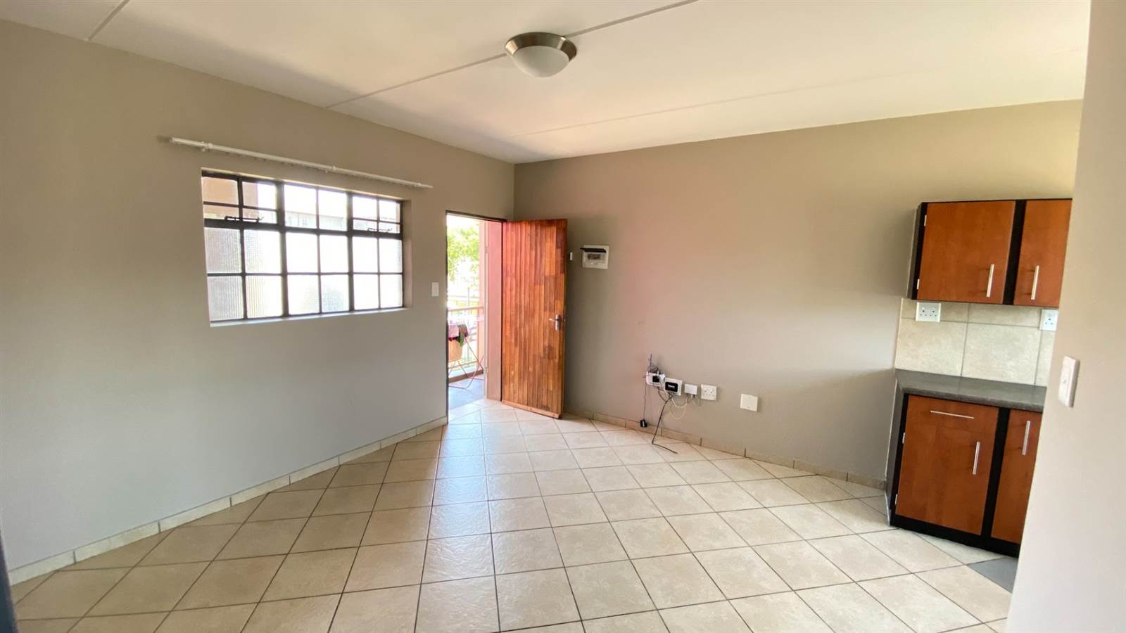 2 Bed Apartment in Soweto Central photo number 4