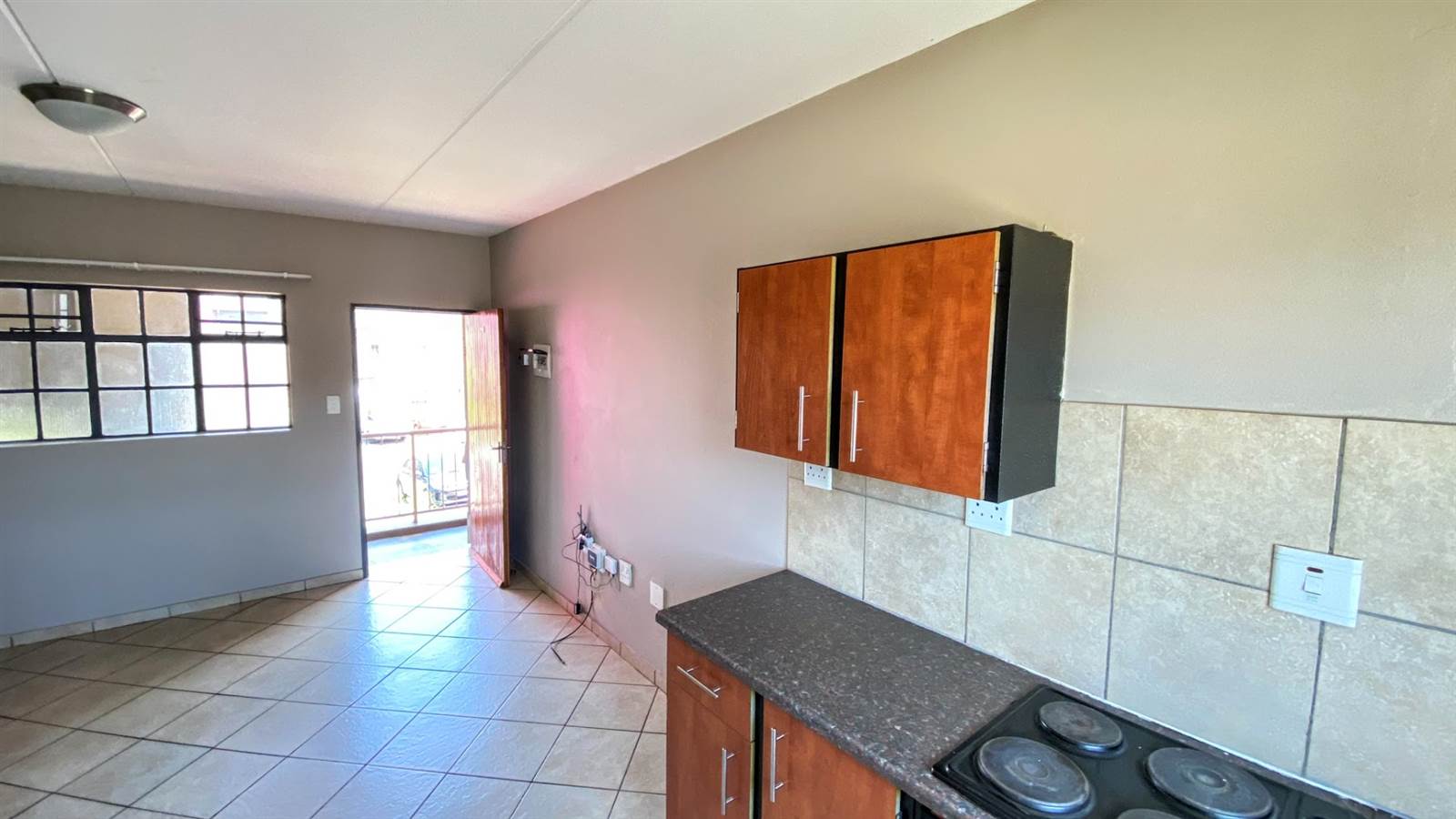 2 Bed Apartment in Soweto Central photo number 3