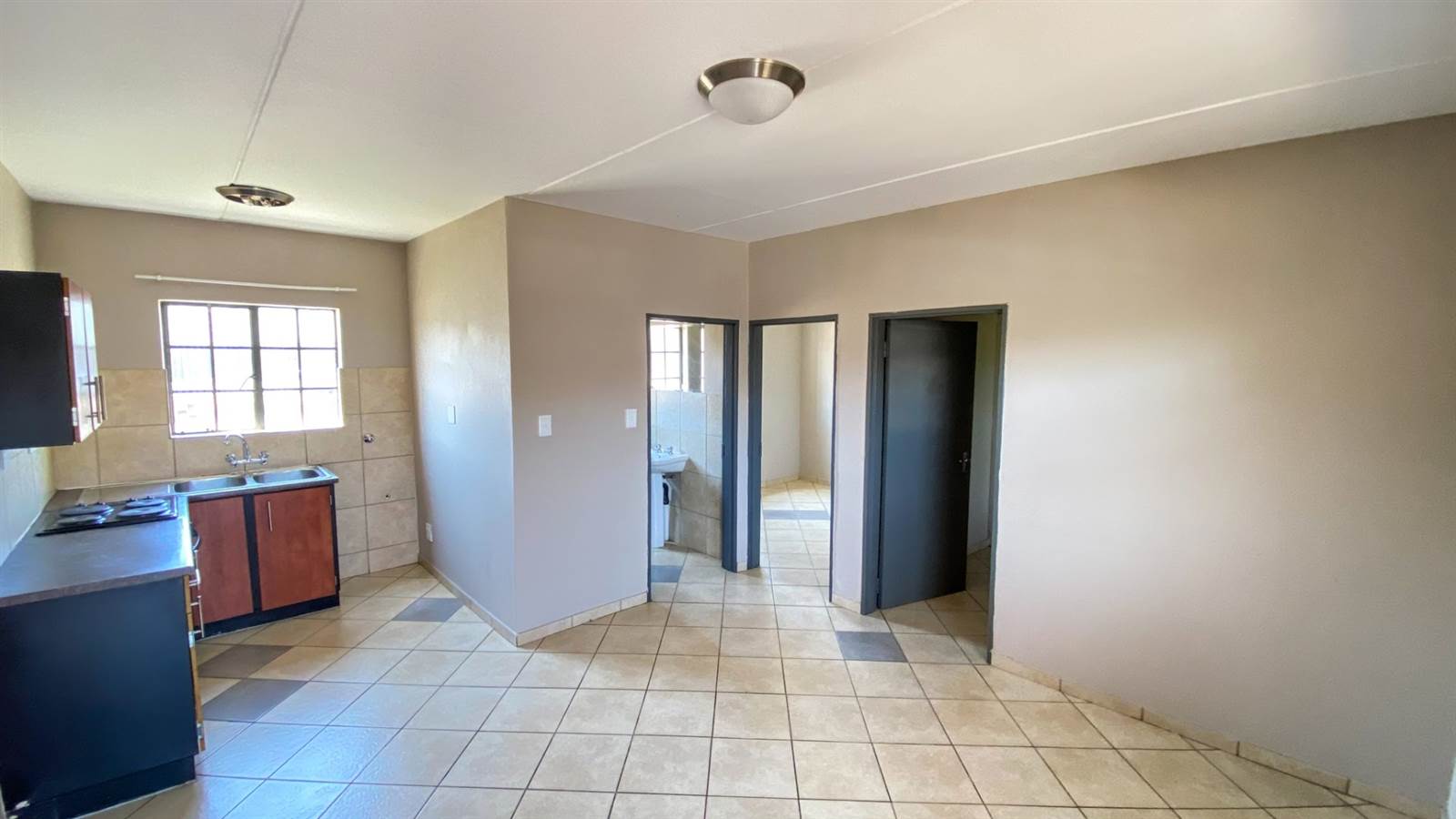 2 Bed Apartment in Soweto Central photo number 5