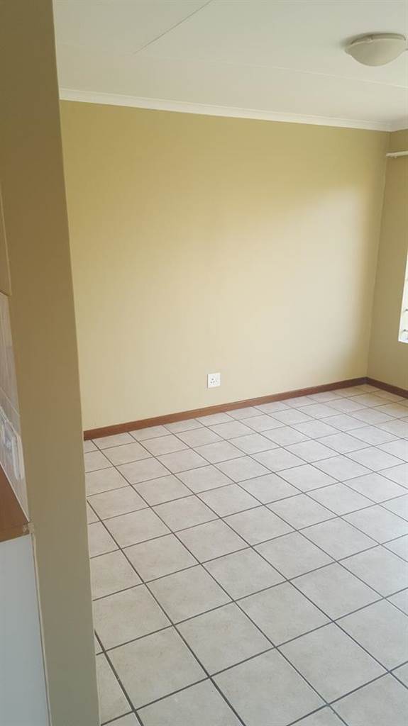2 Bed Apartment in Highveld photo number 13