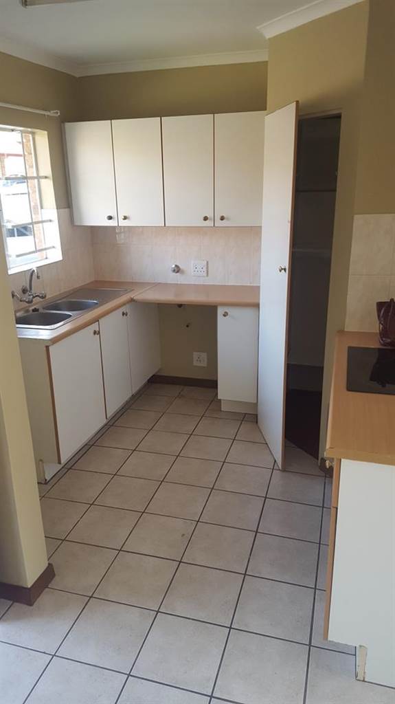 2 Bed Apartment in Highveld photo number 5