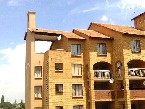 2 Bed Apartment in Highveld photo number 3