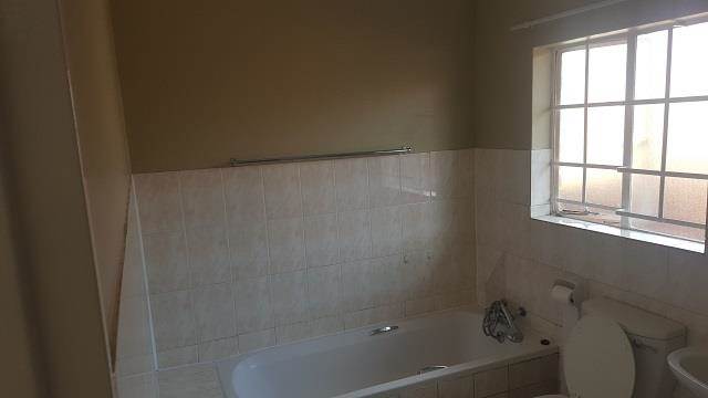 2 Bed Apartment in Highveld photo number 11