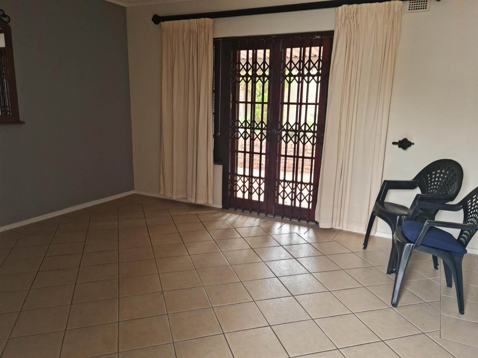 3 Bed Simplex in Pinetown Central photo number 7