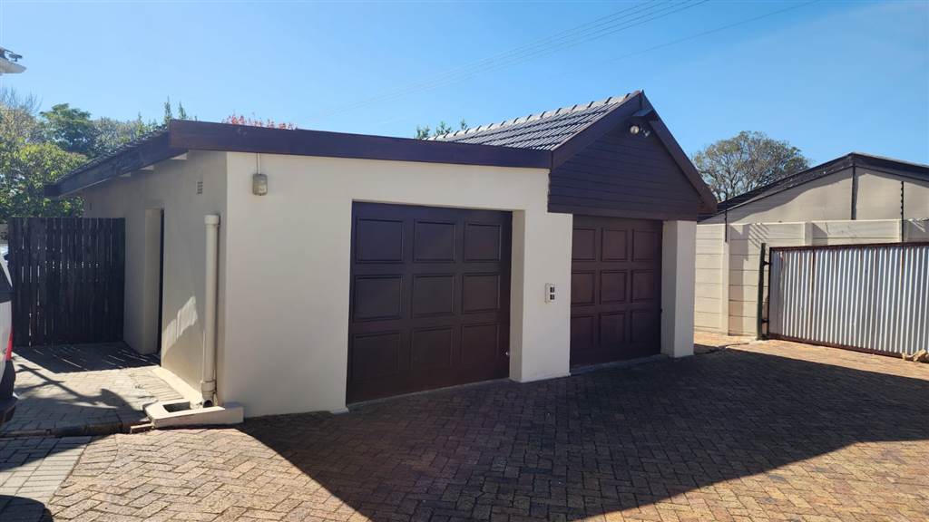 6 Bed House in Durbanville Central photo number 13