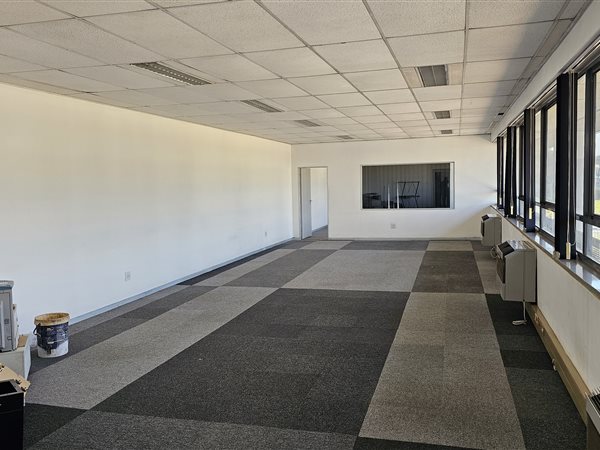 122  m² Commercial space