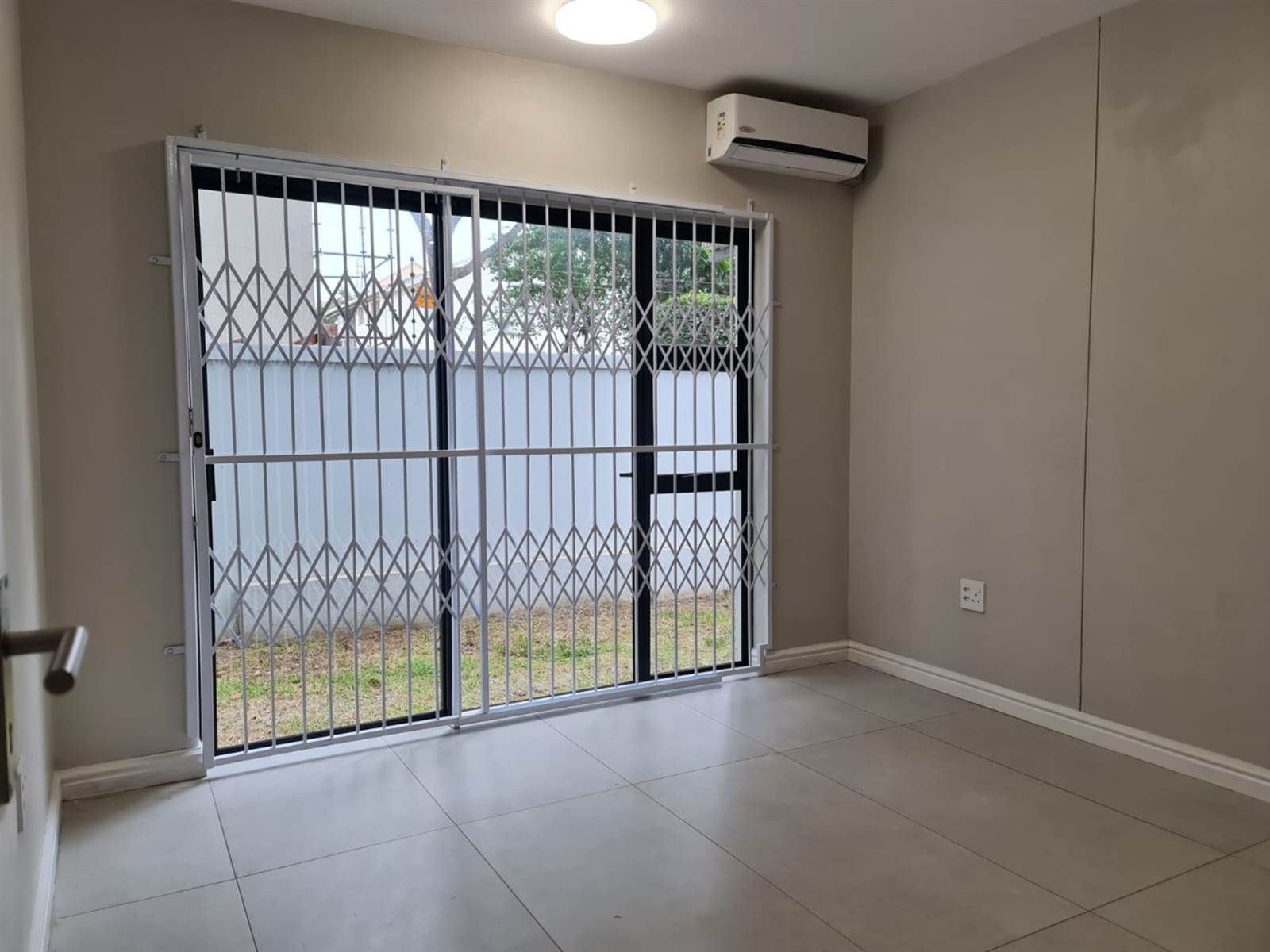 3 Bed Apartment in Musgrave photo number 8