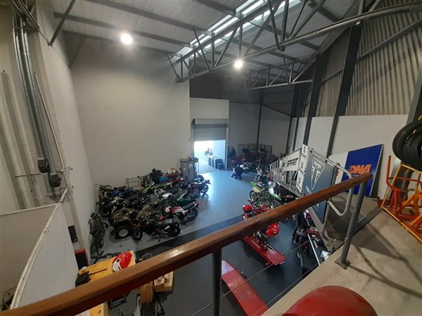 718  m² Industrial space