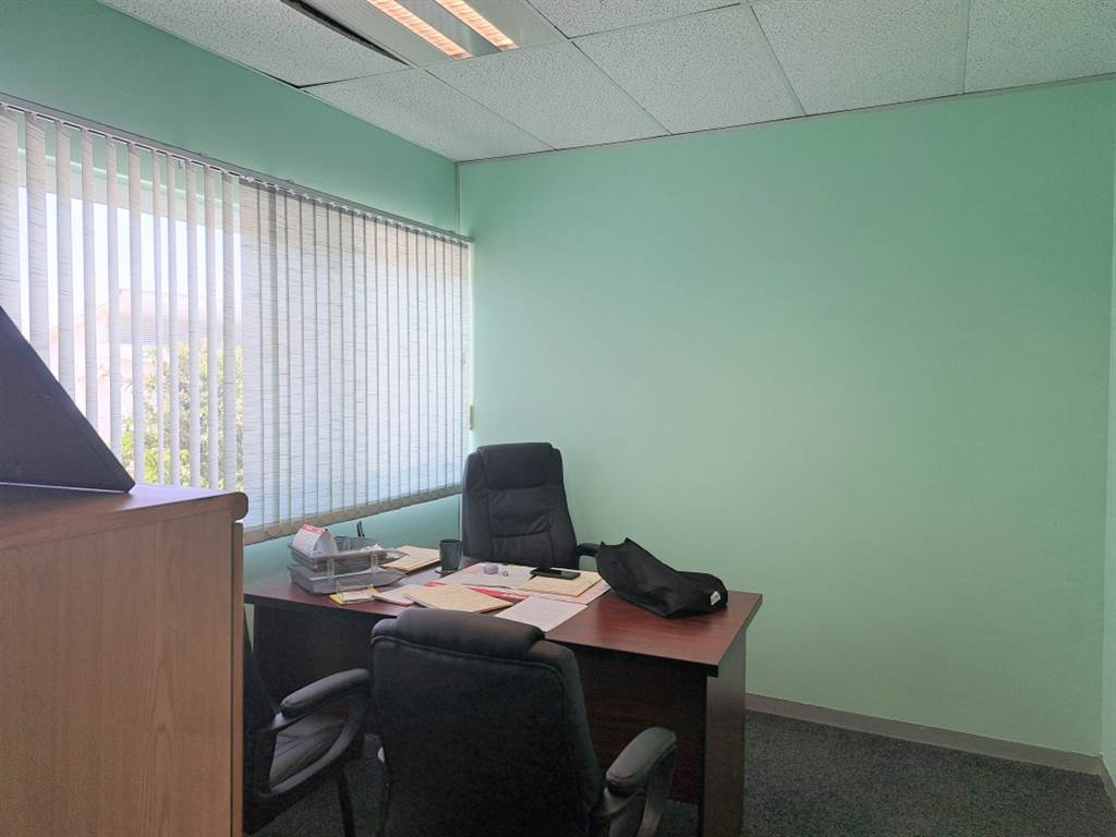 79  m² Office Space in La Lucia photo number 7