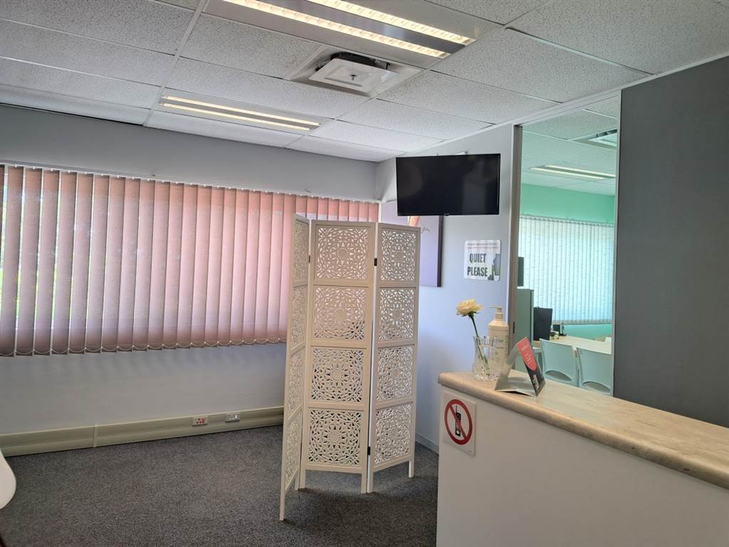 79  m² Office Space in La Lucia photo number 4