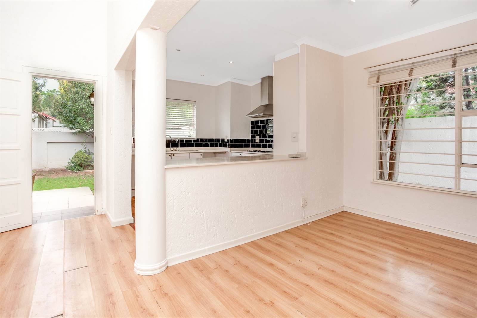 3 Bed Apartment in Sunninghill photo number 7