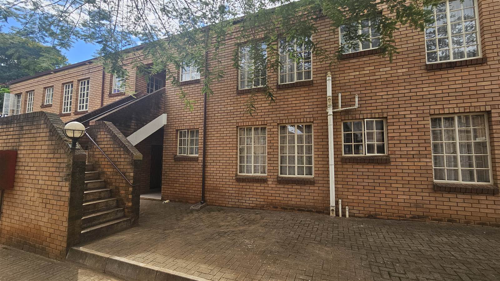 3 Bed Townhouse in Makhado (Louis Trichardt) photo number 2