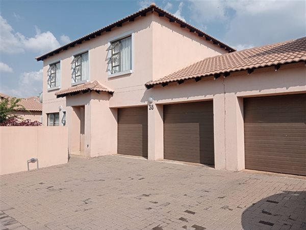 3 Bedroom Townhouse 3 Bedroom Townhouse