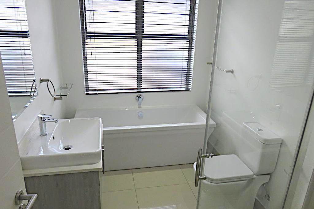 3 Bed Apartment in Fourways photo number 18