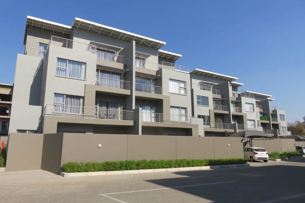 3 Bed Apartment in Fourways photo number 23