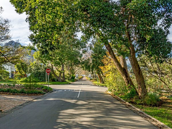 521 m² Land