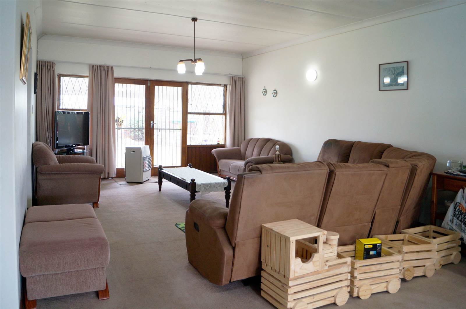 4 Bed House in Beacon Bay photo number 6