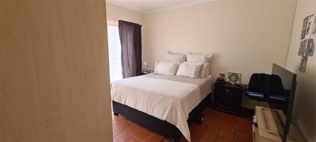 4 Bed House in Ruimsig photo number 21