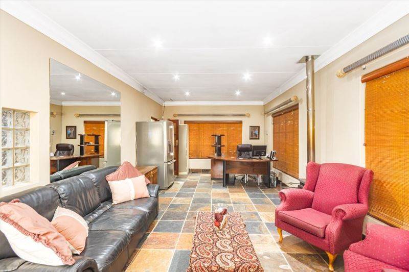 6 Bed House in Glen Marais photo number 6