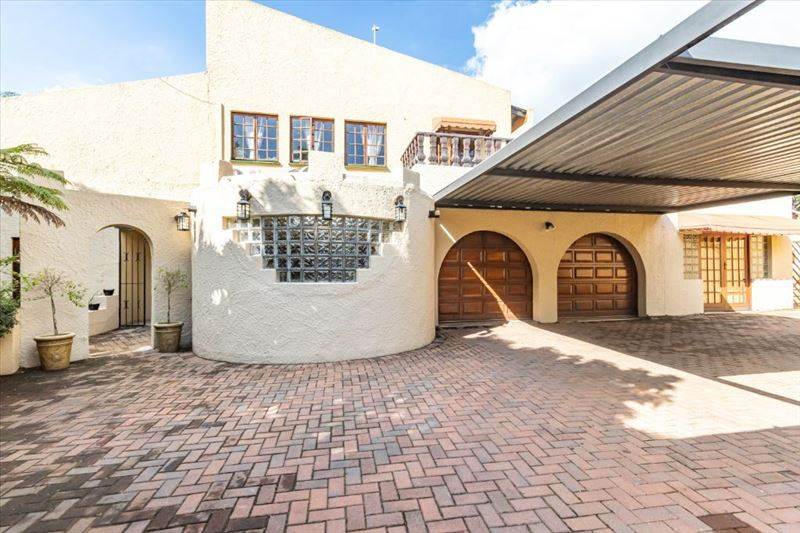 6 Bed House in Glen Marais photo number 1