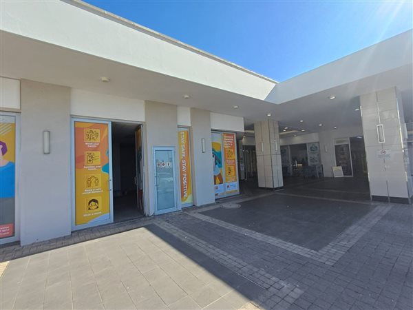 165  m² Commercial space