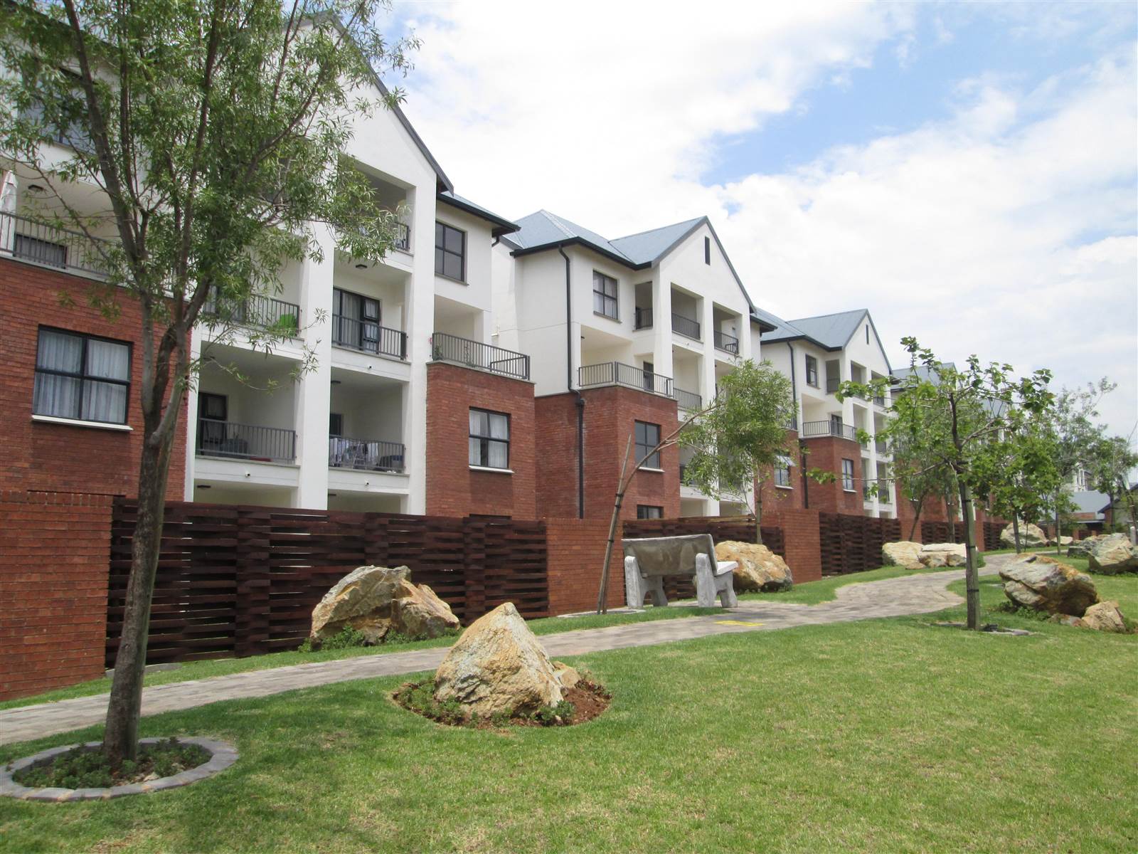 3 Bed Apartment in Greenstone Hill photo number 27