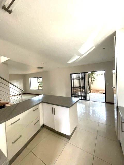 4 Bed Townhouse in Glen Marais photo number 9