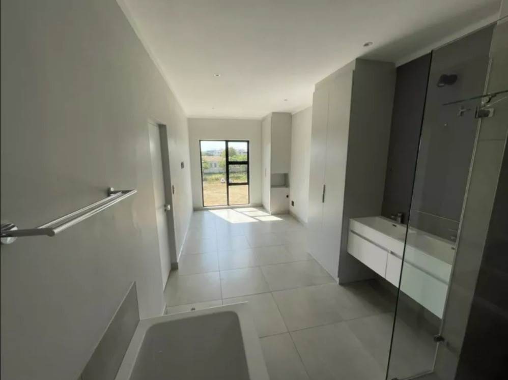 2 Bed House in Waterkloof photo number 25