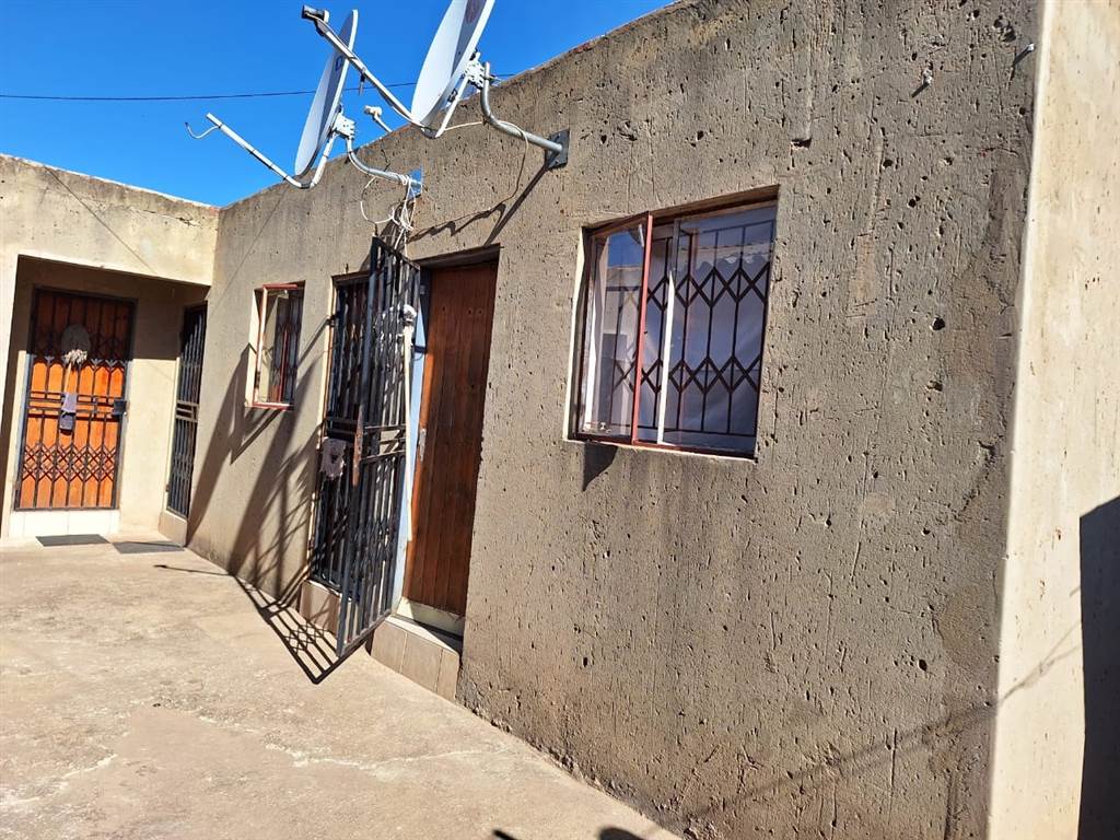 4 Bed House in Tembisa photo number 7