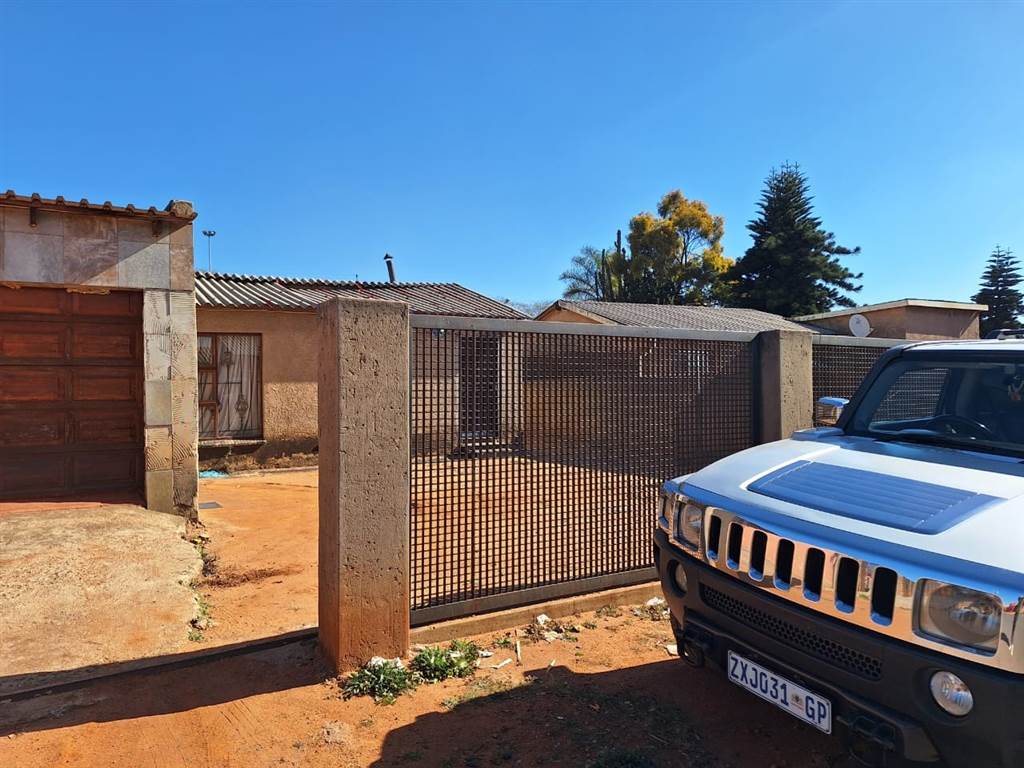 4 Bed House in Tembisa photo number 10
