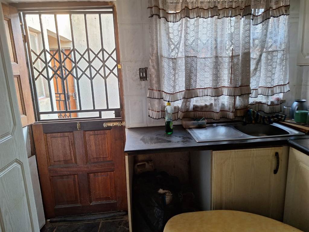 4 Bed House in Tembisa photo number 6