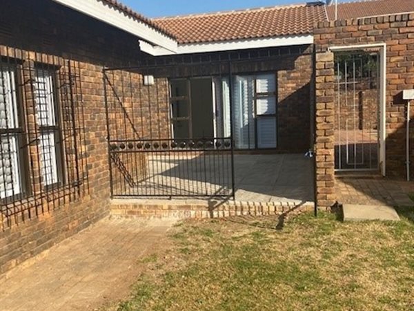 3 Bed Cluster in Fairland