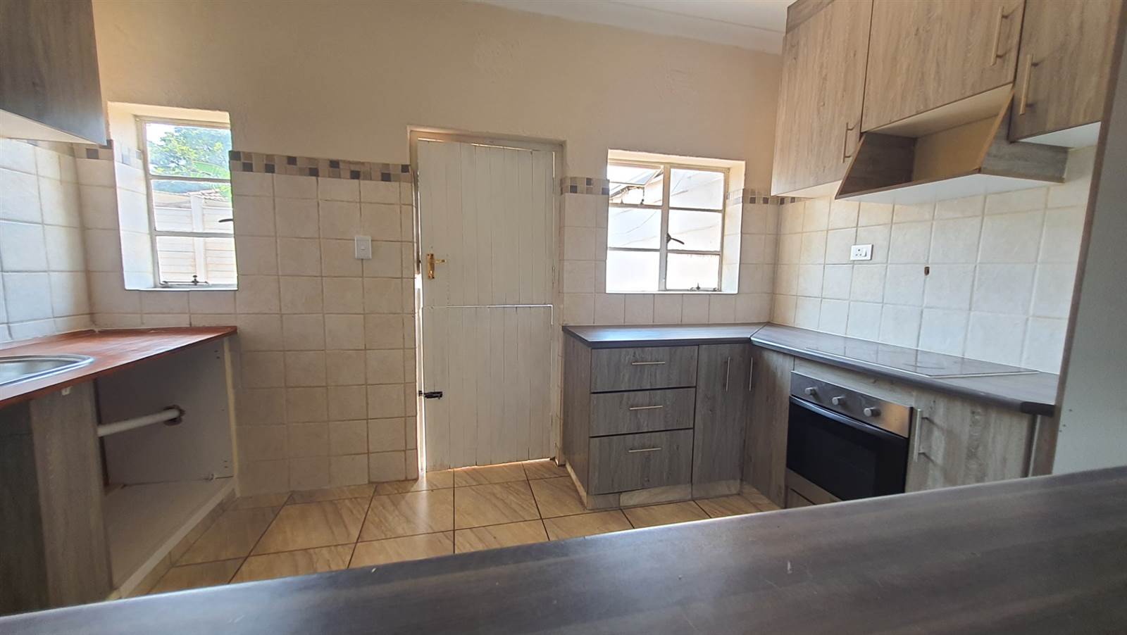 3 Bed House in Modderfontein photo number 7