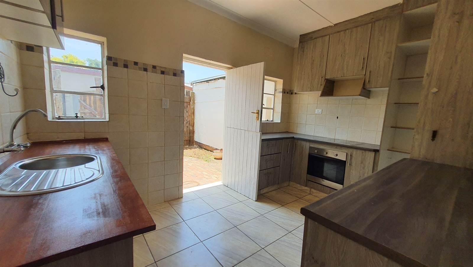 3 Bed House in Modderfontein photo number 6