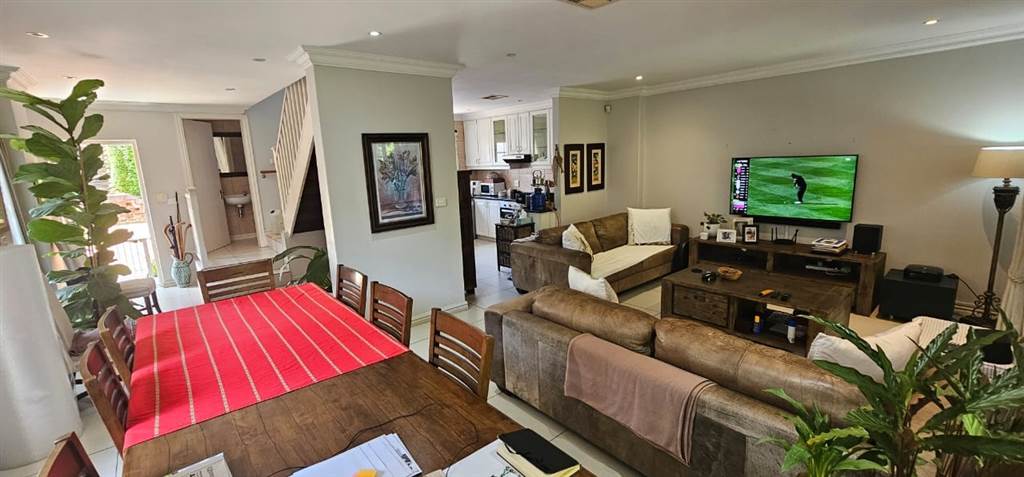 3 Bed Townhouse in Mt Edgecombe Estate 1 & 2 photo number 11