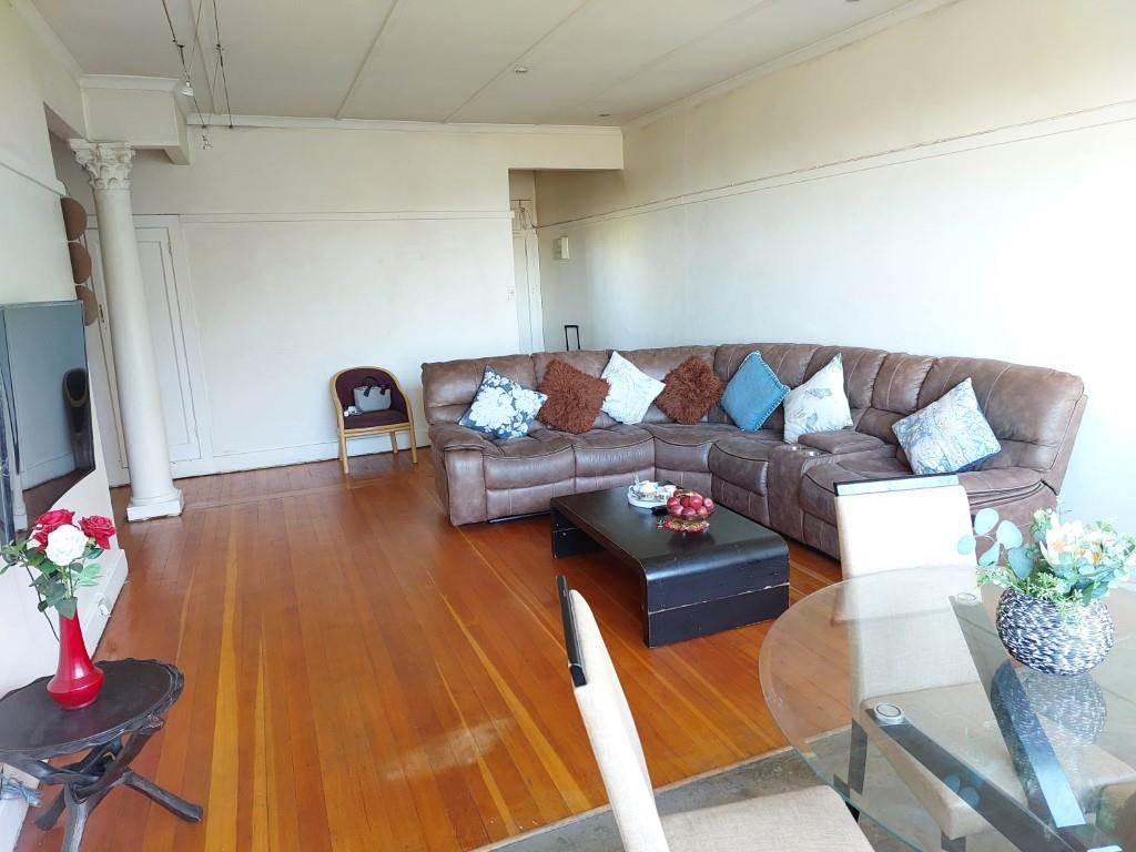 2 Bed Apartment in Illovo photo number 4