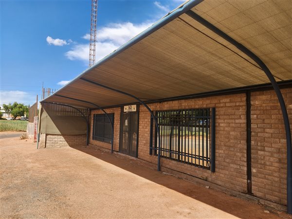 380  m² Commercial space in Flora Park