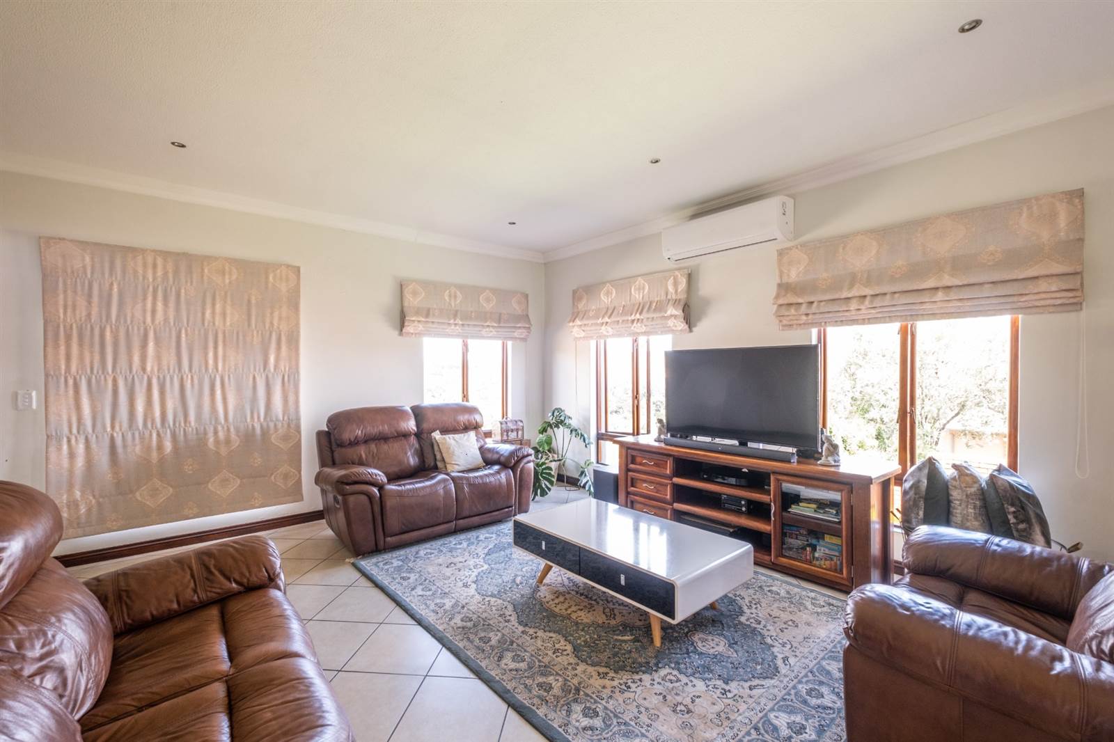 3 Bed House in Rietvlei Ridge Country Estate photo number 8