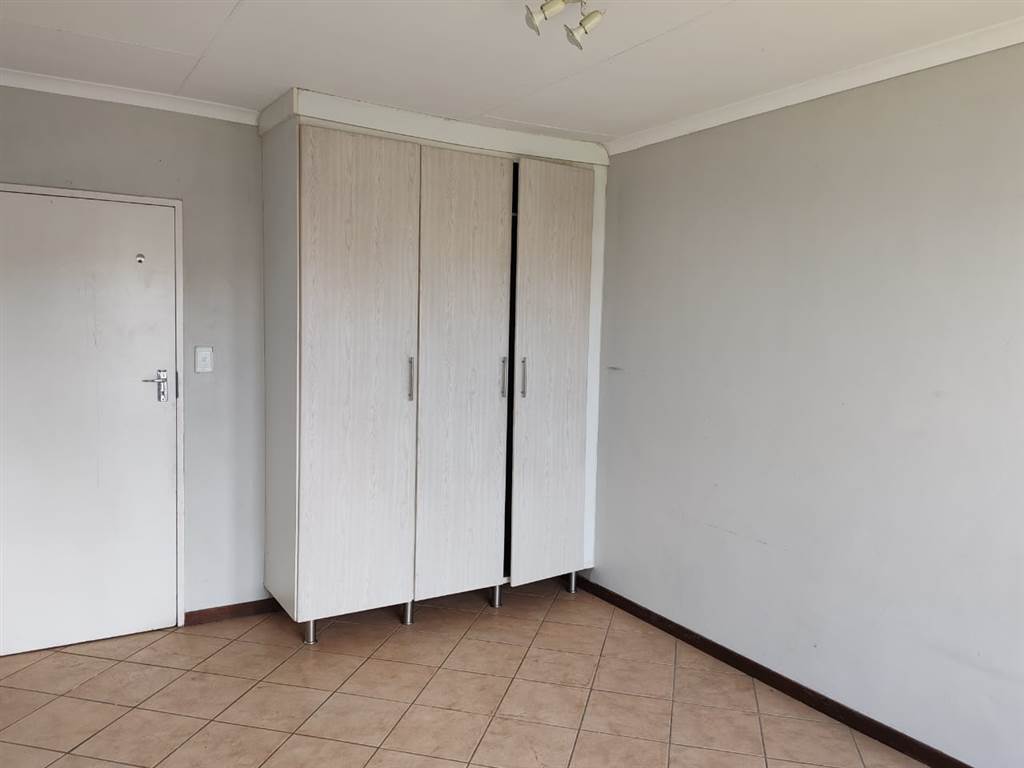 3 Bed Apartment in Noordwyk photo number 8