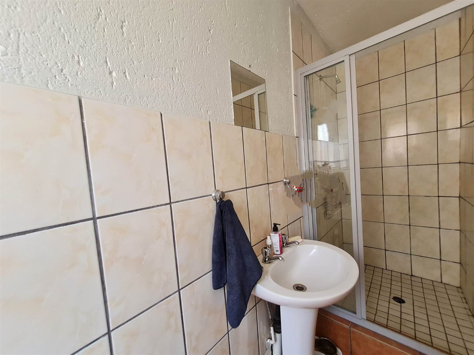 3 Bed Apartment in Rensburg photo number 8